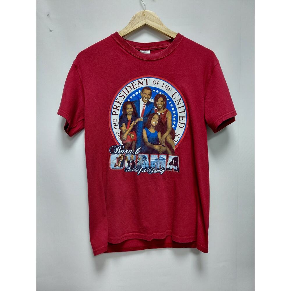 GILDAN Heavy Cotton Barack Obama Family Graphic T-Shirt Red Size S
